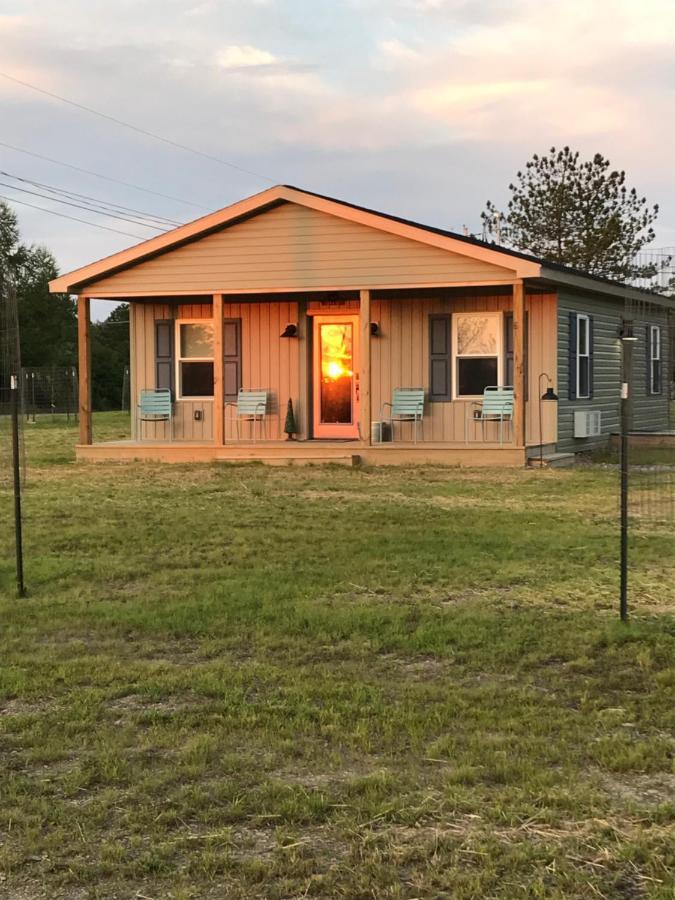 The Sapling - 2 Bedroom Cabin Across From Visitor Center Holiday home